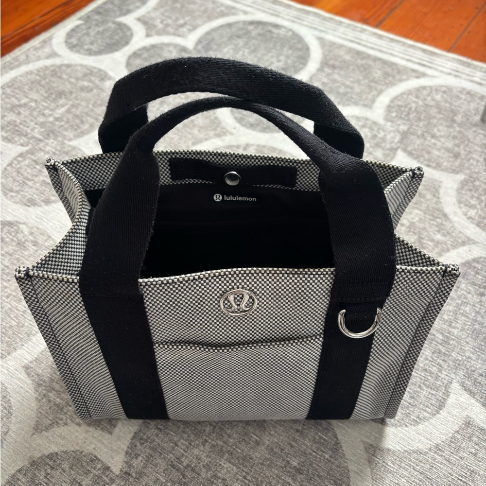 Lululemon Two-Tone Canvas Tote Bag (10L) - Used